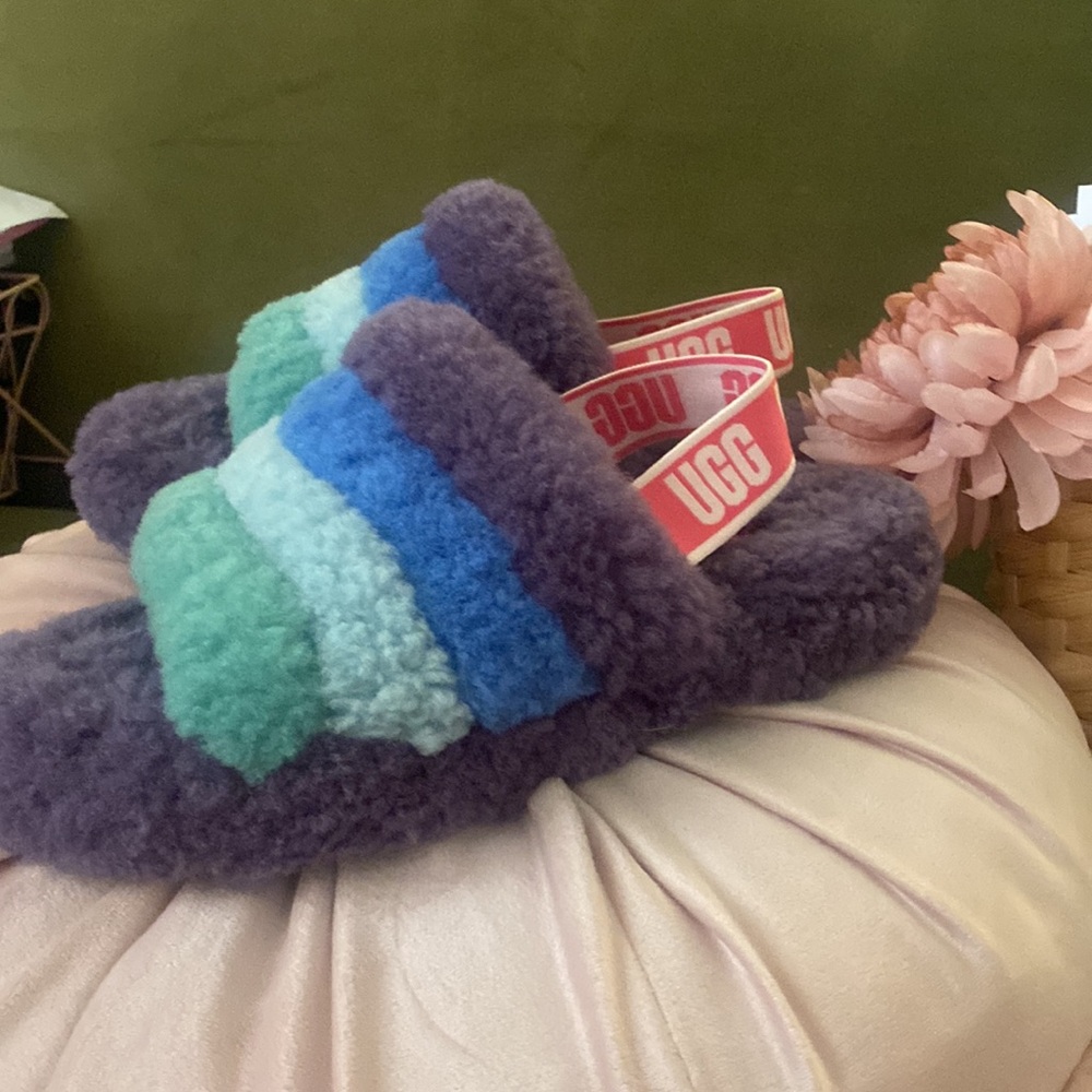 🎀 UGG Multicolor Fuzzy Slippers Size 5 - Picture 4 of 4